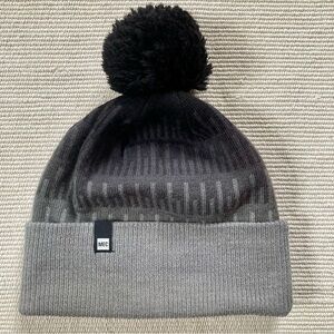MEC PomPom Merino Toque